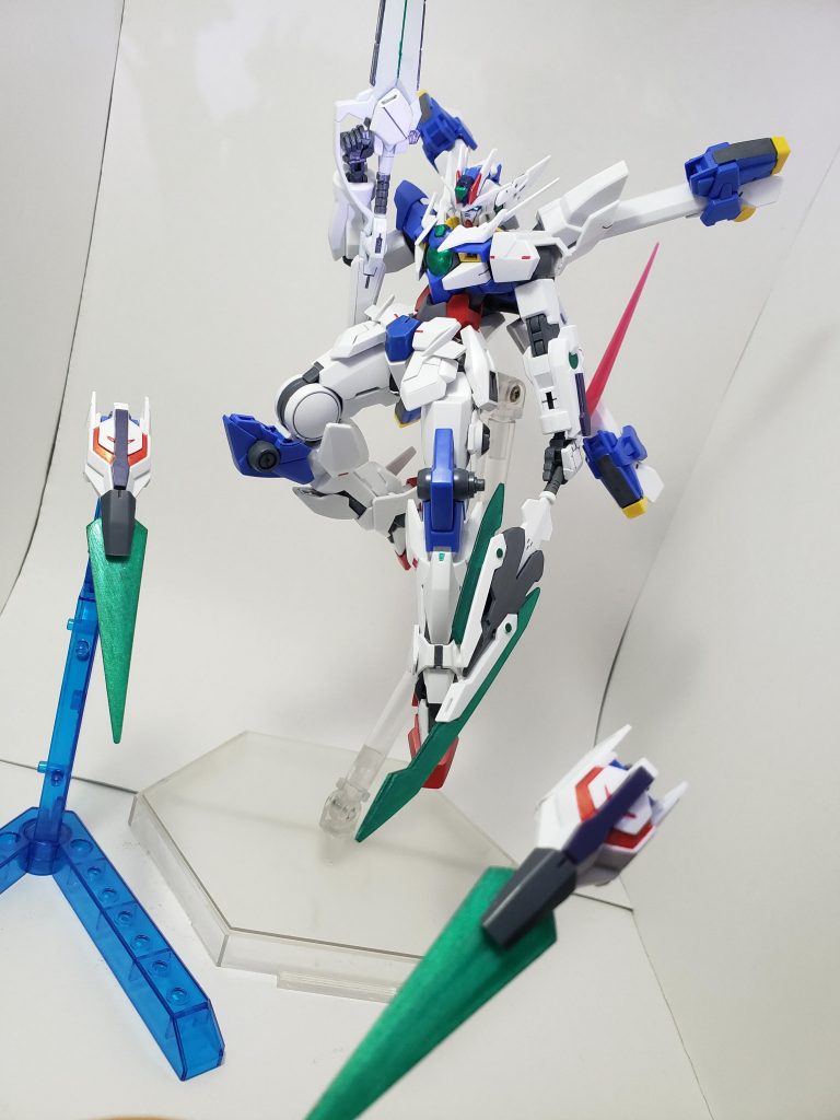 ブンドドショット
クロスティアブラスターはビームブラスターとして使用可能。
クロスティアブレードとビームソードファンネルは使用時にグリーンのビーム刃を発振させる。
このグリーンのビーム刃は通常のビーム刃よりも、出力が高い…という設定です。