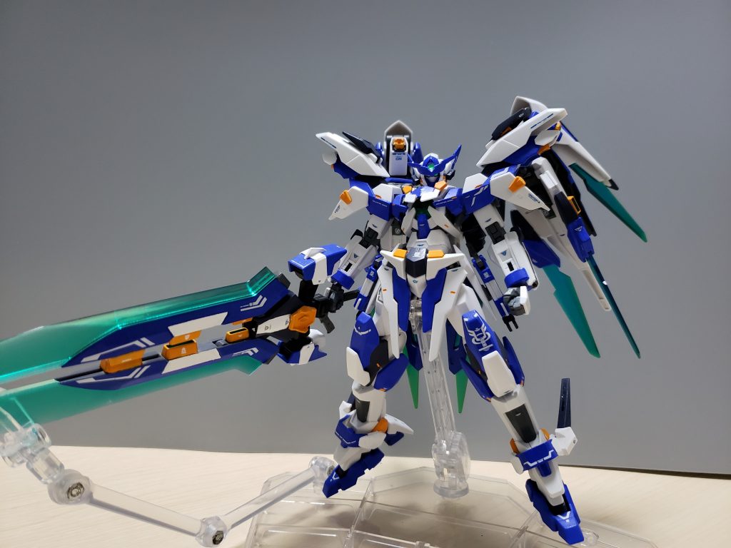 武装4 GNバスターソード
こちらもラフトクランズの武装を参考にしています。
腰のバインダーが変形して剣になります。