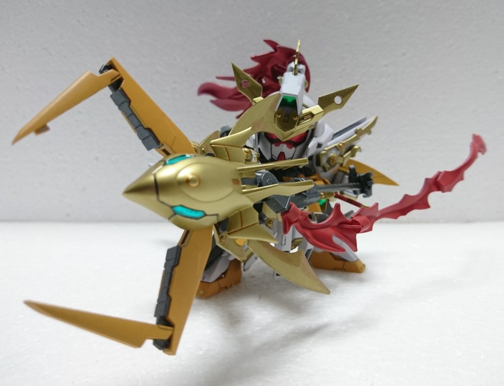 メイン武装は槍ですが時折挟んで両断したりします…