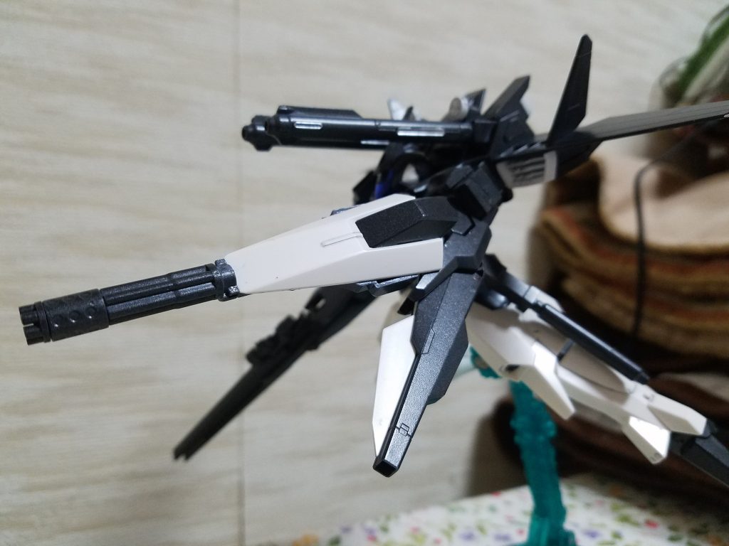 MS形態での主な戦術はビームガトリングで追い込み、ロングバレルドッズライフルで刺す。
エースが乗ればガンダム並の活躍もできそう。