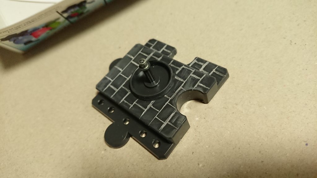 台座はヤスリでザラザラにし、石垣風に掘り込みました。