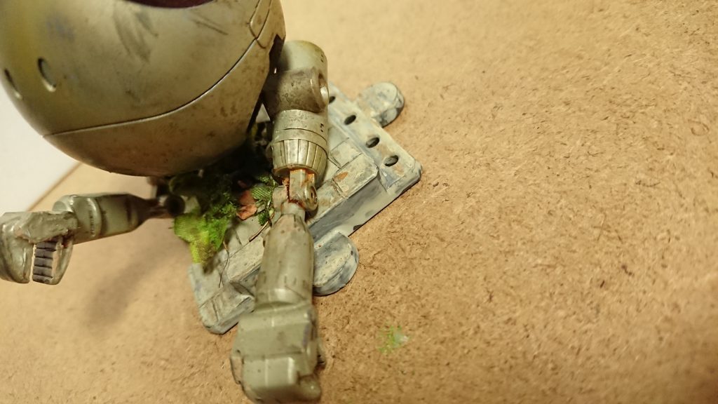 それを下地から少しずつ色や素材を変えて何層かで塗りました。