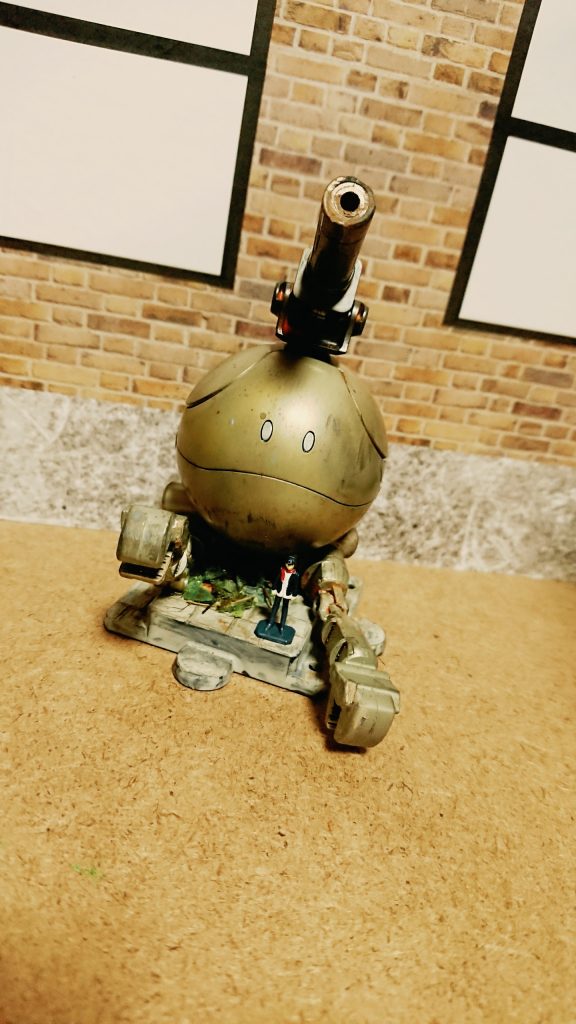 銅像と記念撮影する刹那