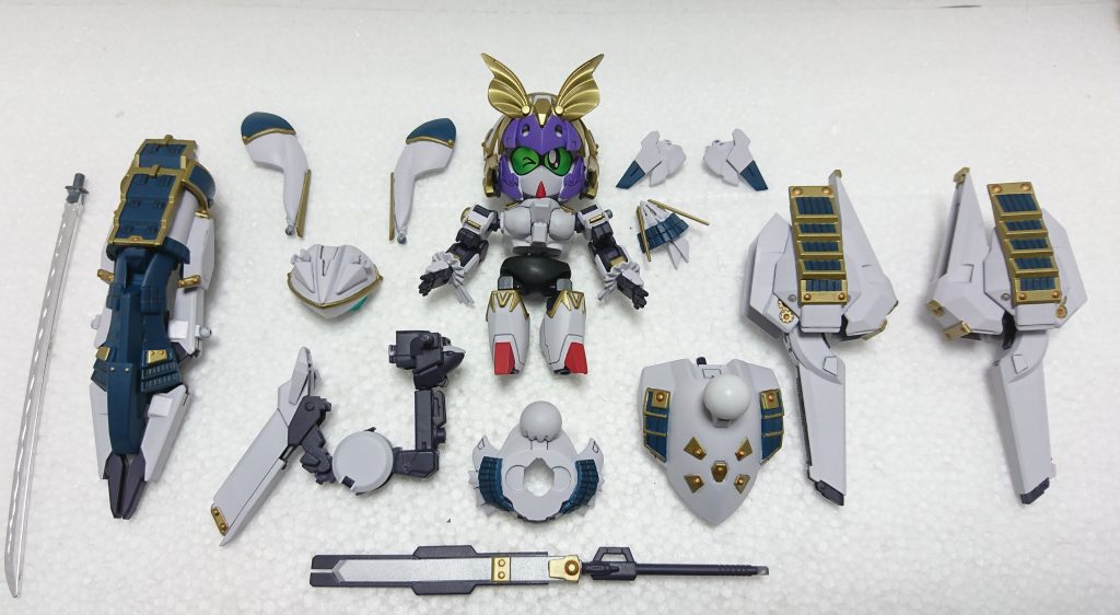 武装一覧。パンツは黒にしてストッキングぽく塗装。