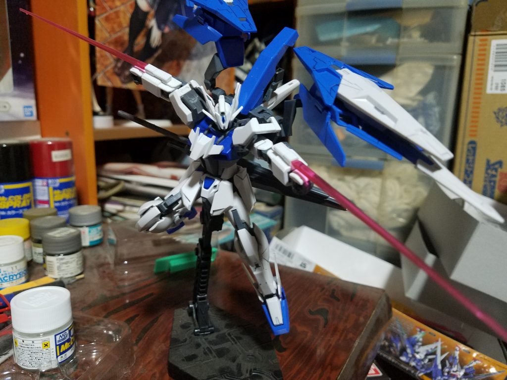 サブ兵装の腕部一体型ビームサーベル