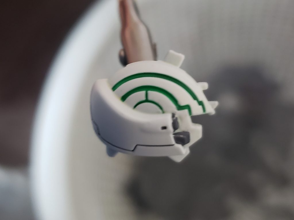 頭部のグリーン溝はガイアのクリアグリーンを筆塗り。