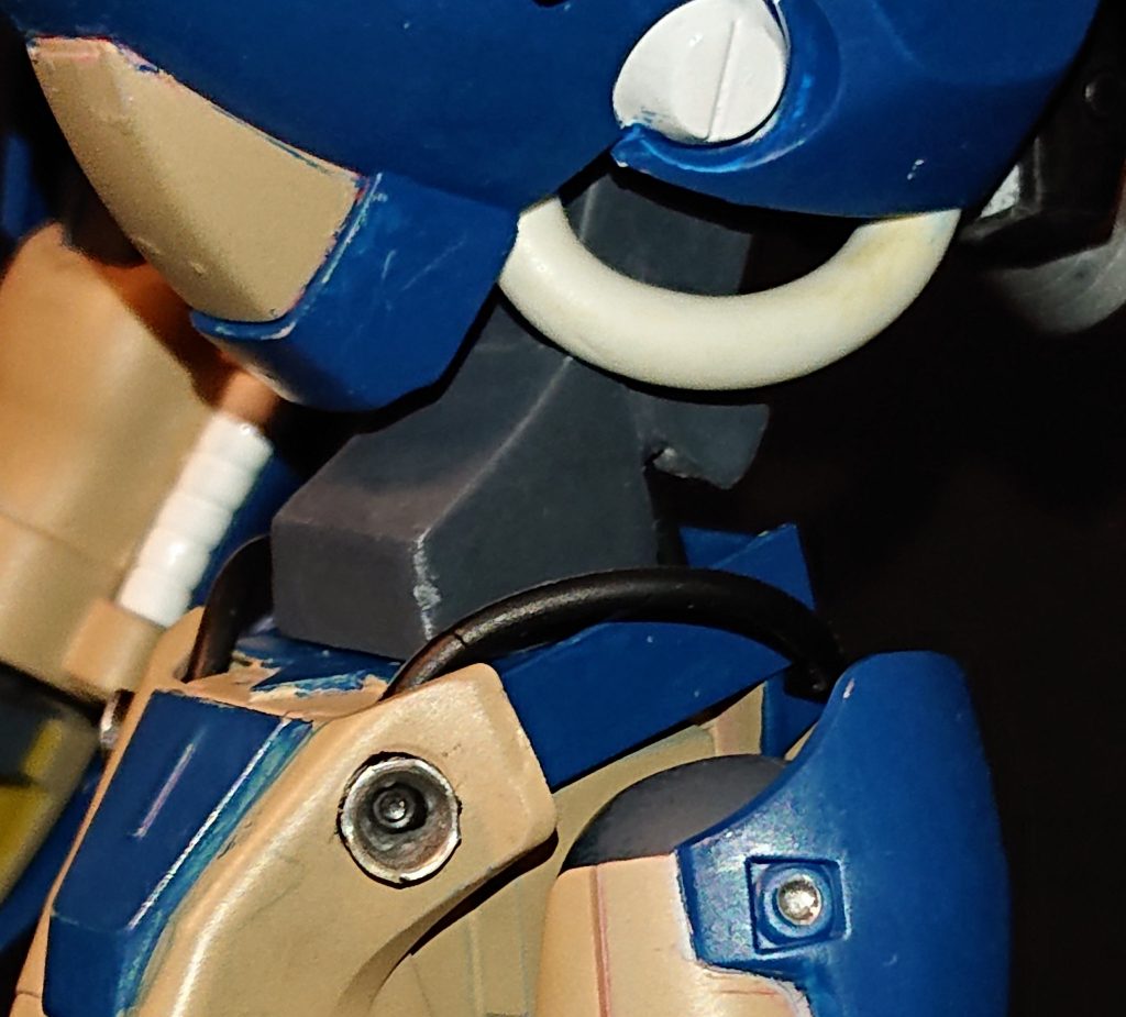 腰部アップ

腰と胸のケーブルは充電コードイヤホンを使用、腰は完全にスクラッチです。