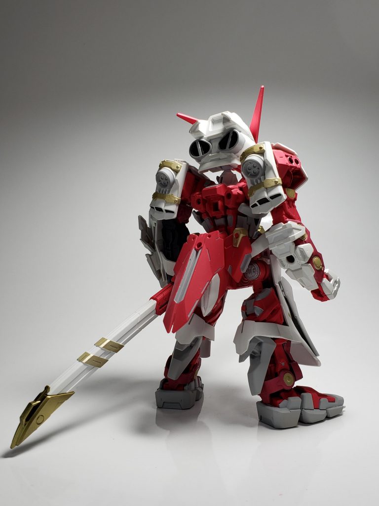 武装は右腕の篭手風シールドと腰のガーベラストレートのみです。