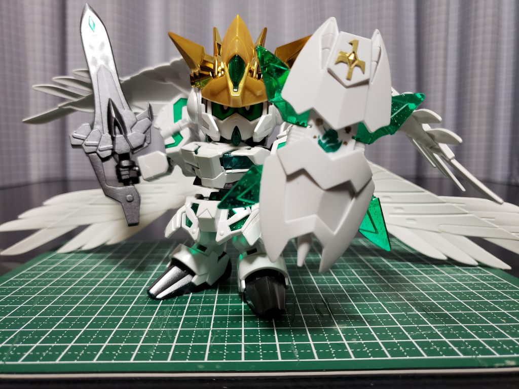 ビーストモード。各所の展開をすることでイメージがガラッと変わります。やはり背中の大きな羽が美しく、目を惹きますね(*^^*)