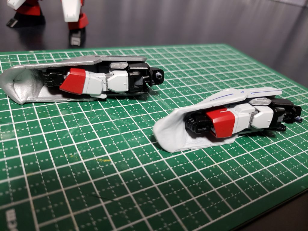 腕はこんな感じで収納しております。なので裏は見ちゃダメ(^-^;