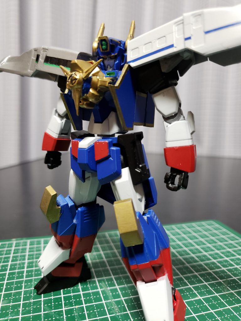 銀の翼に望みをのせて、灯せ平和の青信号!勇者特急マイトガイン!定刻通りに只今到着!!
ってことで合体完了。腕を収納してるので仕方なく肩を延長してます。