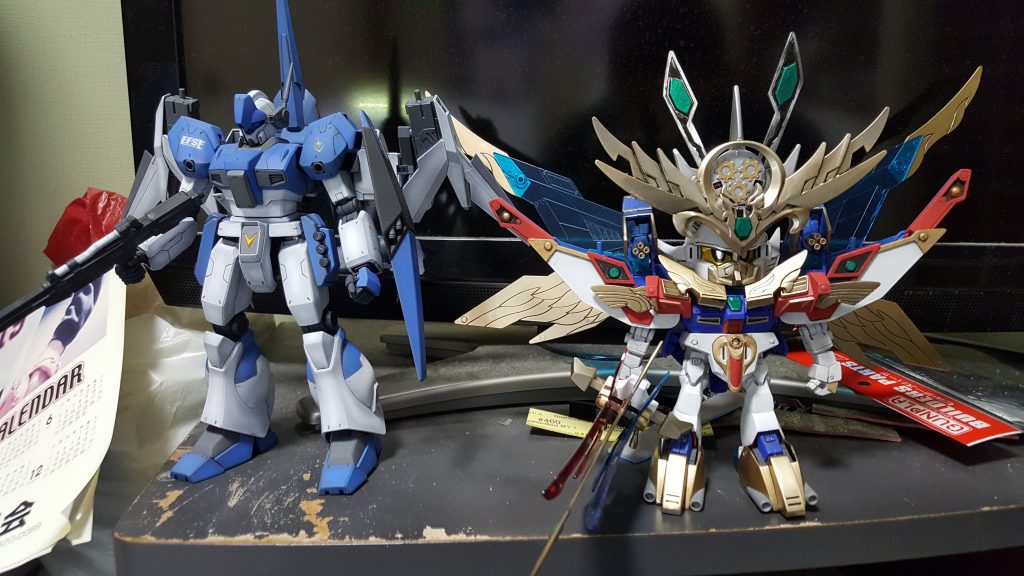 手足を伸ばしたことにより、SDとは思えないような巨大な作品となりました(^_^;)
嘘みたいだろ…
隣のジェガン、MGなんだぜ…?( -∀-)