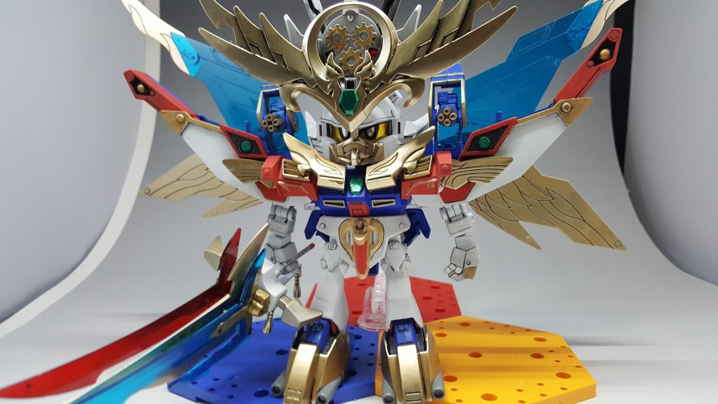 兜などのメッキを全部落として、自分好みのゴールドに塗装し直してみました(´∀`)
あと、シールだらけのこのキット、細かいところを筆塗りで塗装しましたが凄い大変でした(^_^;)