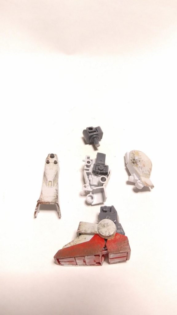 脚部の加工
膝関節からそのまま3mm受けを取り付けて股関節用ジョイントの受けにしてます。