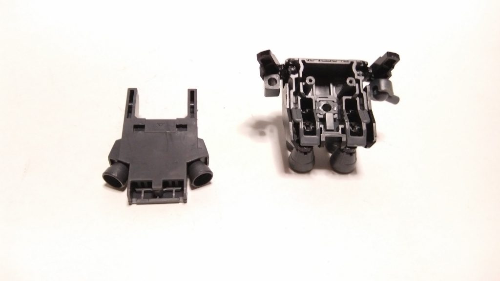 バックパックの加工
武者ガンのバックパックのピンを少しカットしただけです(笑)