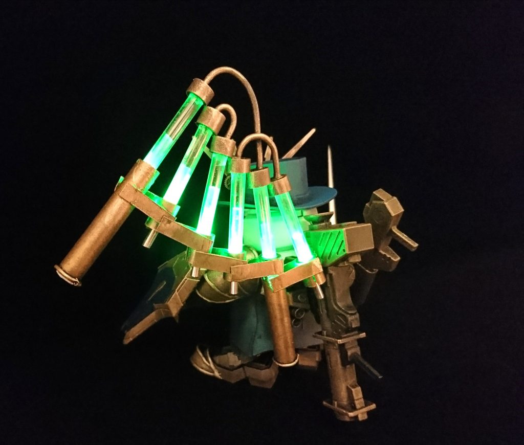 バックショット。
フィンファンネルは、サイコフレームの外部安定装置に置き換わっています。
コレ無しでは力が暴走してしまう為、νにとって欠かせない装備であると共に、ある種の枷になってる……という設定です。