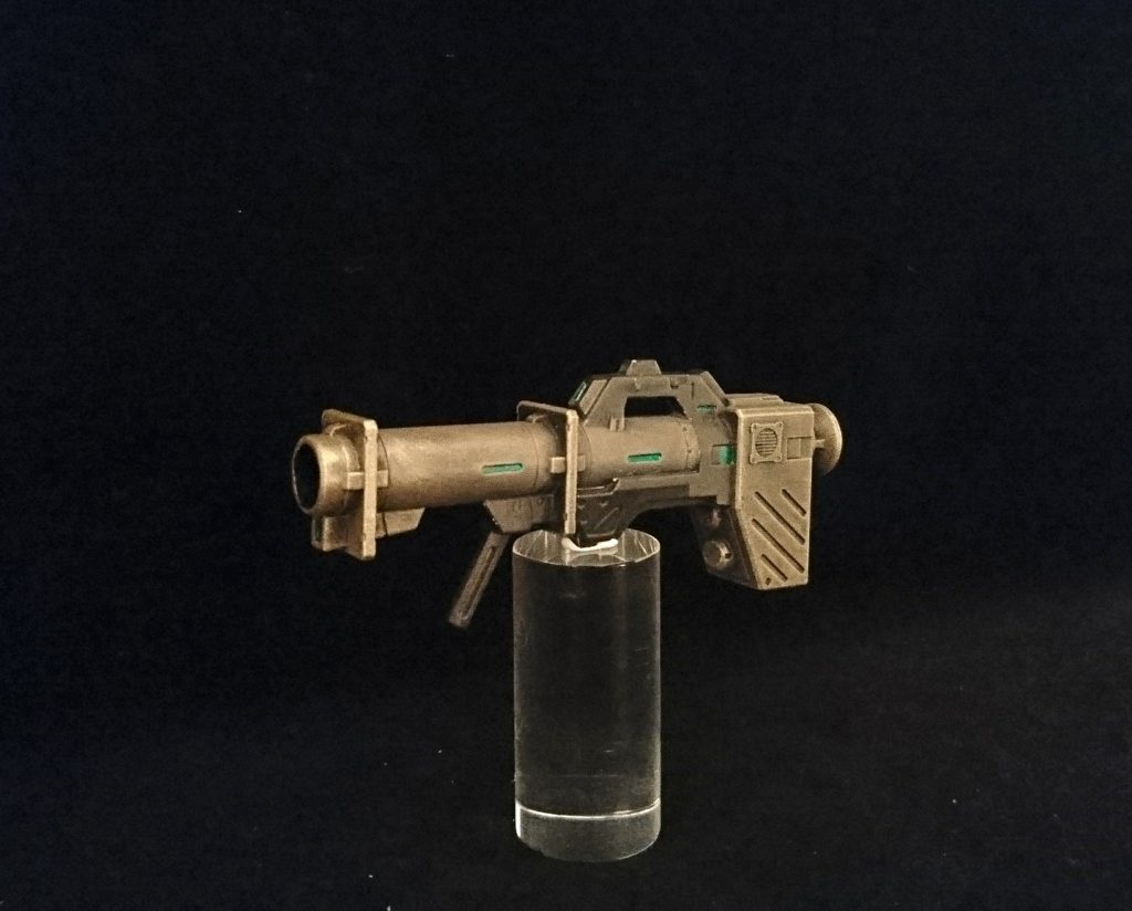 ニューハイパーバズーカは、大型推進装置としても使用します。
砲口よりエネルギーを噴出して、瞬間的な飛行を可能にします。