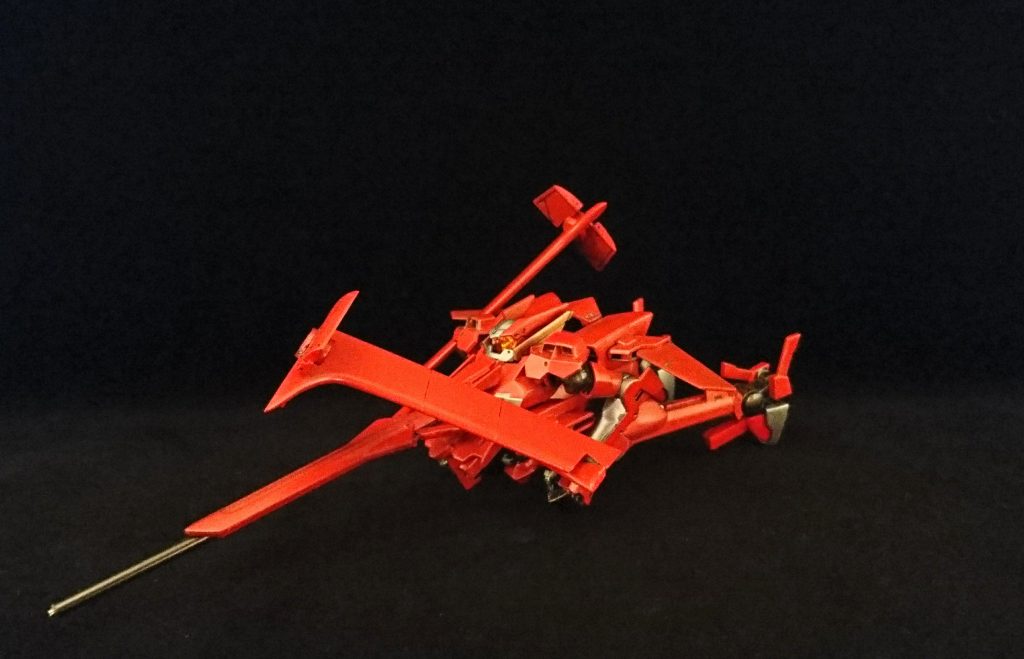 ソードフィッシュIIの駐機形態を再現できるよう、翼に可動を仕込みました。