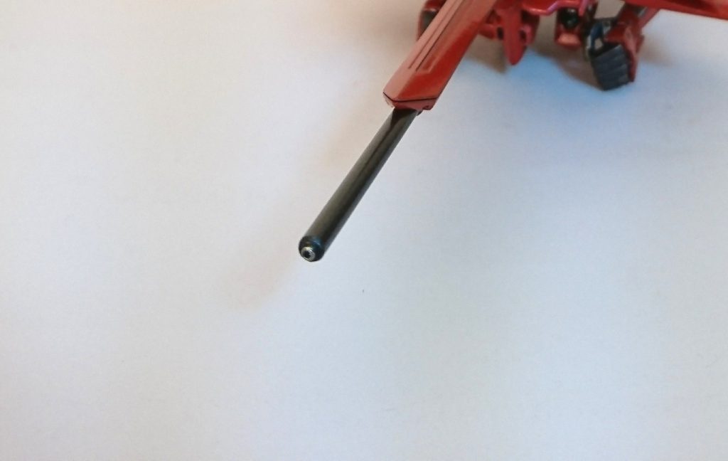 リニアライフルは砲塔をプラ棒で延長してプラズマカノンに変更。
砲口にカシメ玉を仕込みました。