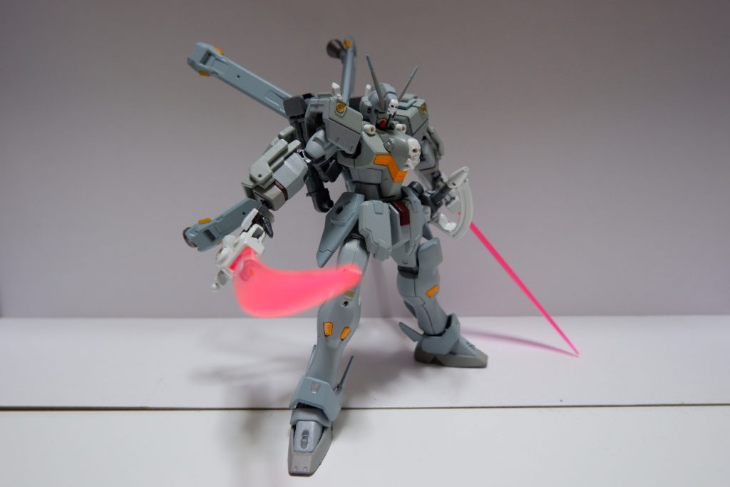 折り畳んでザンバーモード不使用時はバックパック下に懸架。