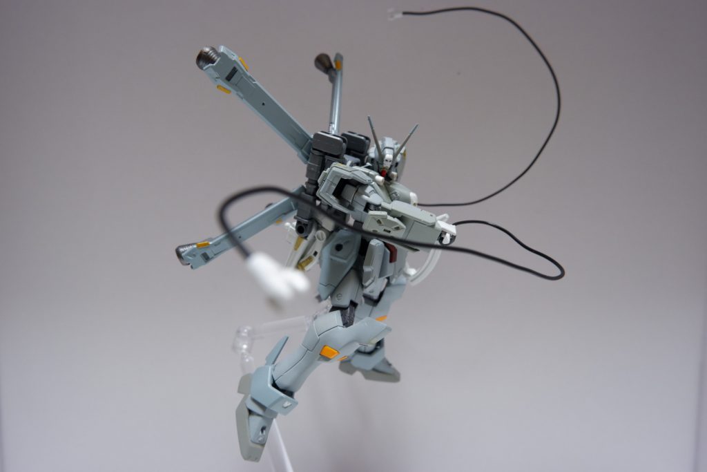 スクリューウェッブ2基装備、装備位置をリアアーマーからバックパック上部に変更。