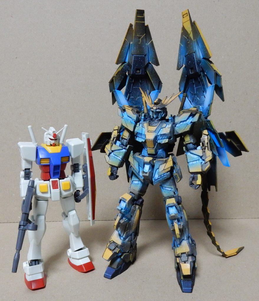 完成したのをREVIVEガンダムと撮影（フラッシュなし）