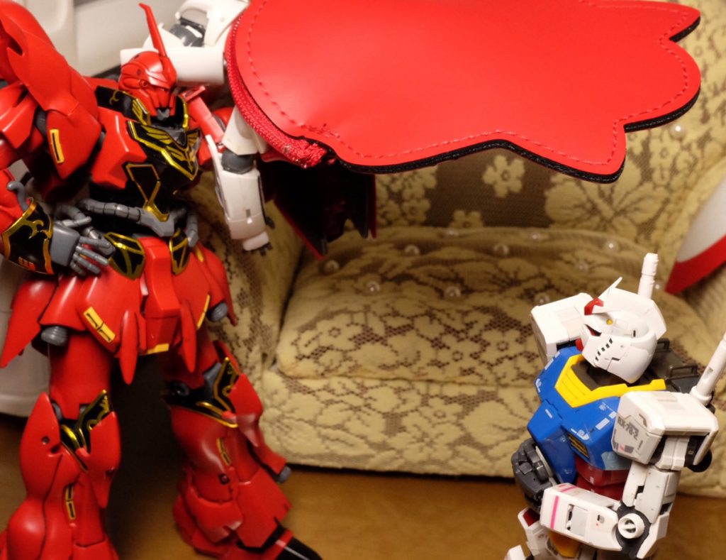 シナ:本当に寝るんだな……よし、すっかり爆睡したようだからこのまま連れて行くぞ
ダム:おう、また逃げられないように気をつけろよ
シナ:最善を尽くそう