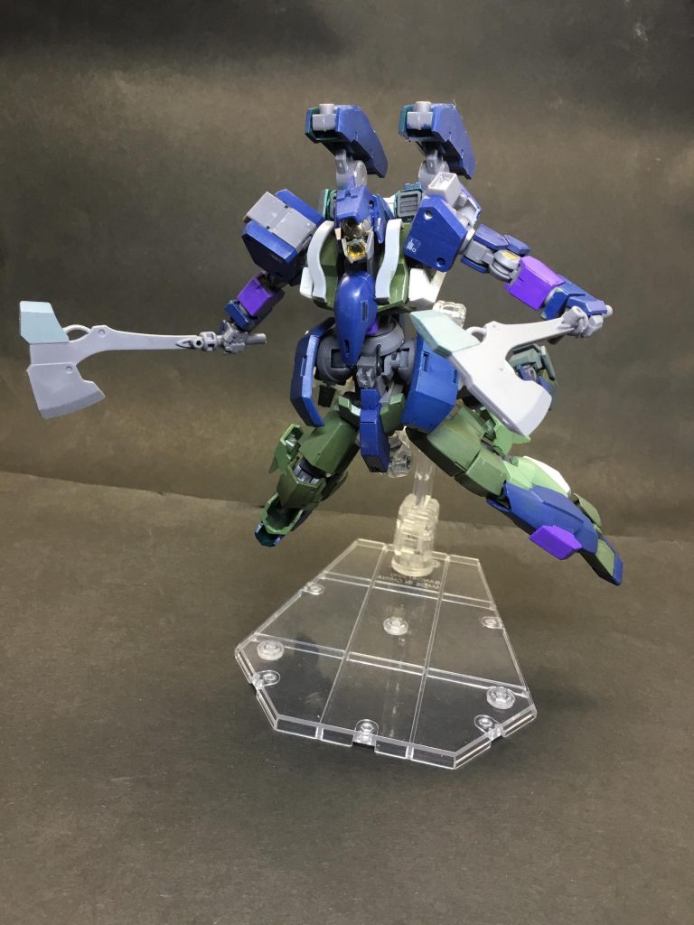 *バトルアックス*標準装備してある。グレイズの物と同一。