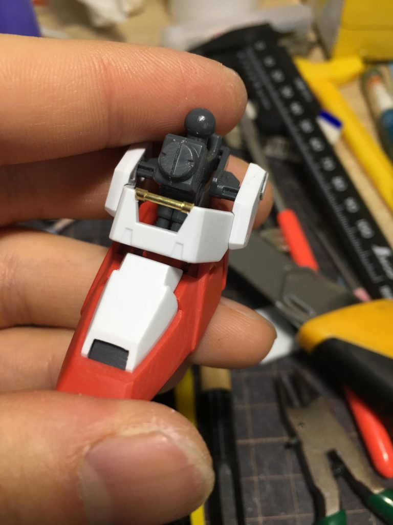 メタルビルドを参考にアンクルアーマーに真鍮線を接着