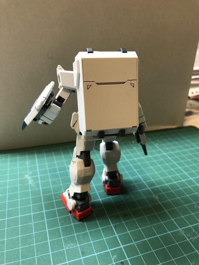 コンテナを装着でき、中には武器が入っています。