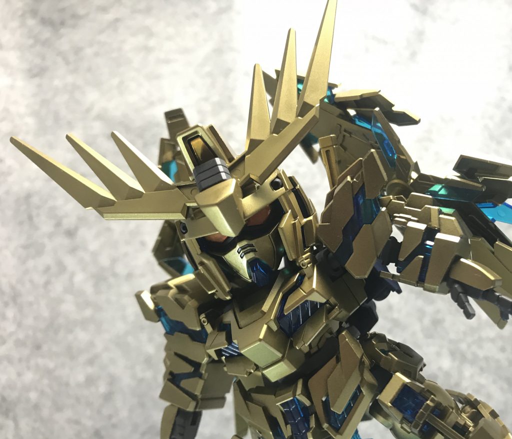 瞳無しフェイスもカッコイイですね。
SDCSは目が別パーツになってるのが素敵です。