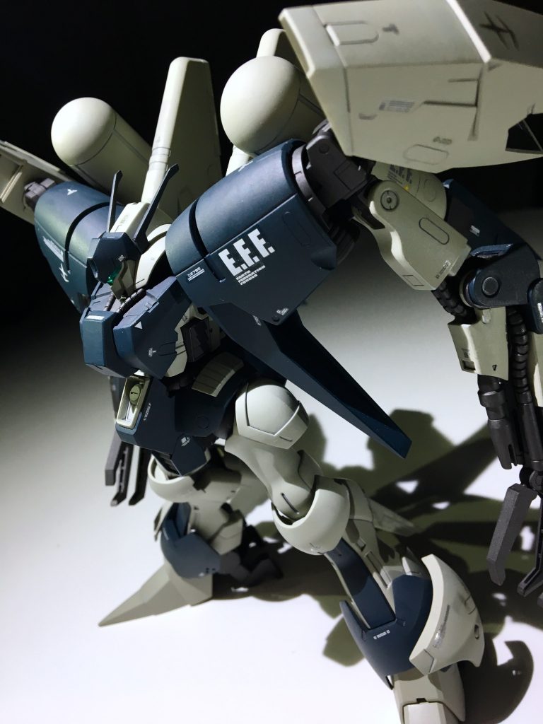 肩を後ろに引けるようにしただけで、見違えるようにカッコ良くなります！