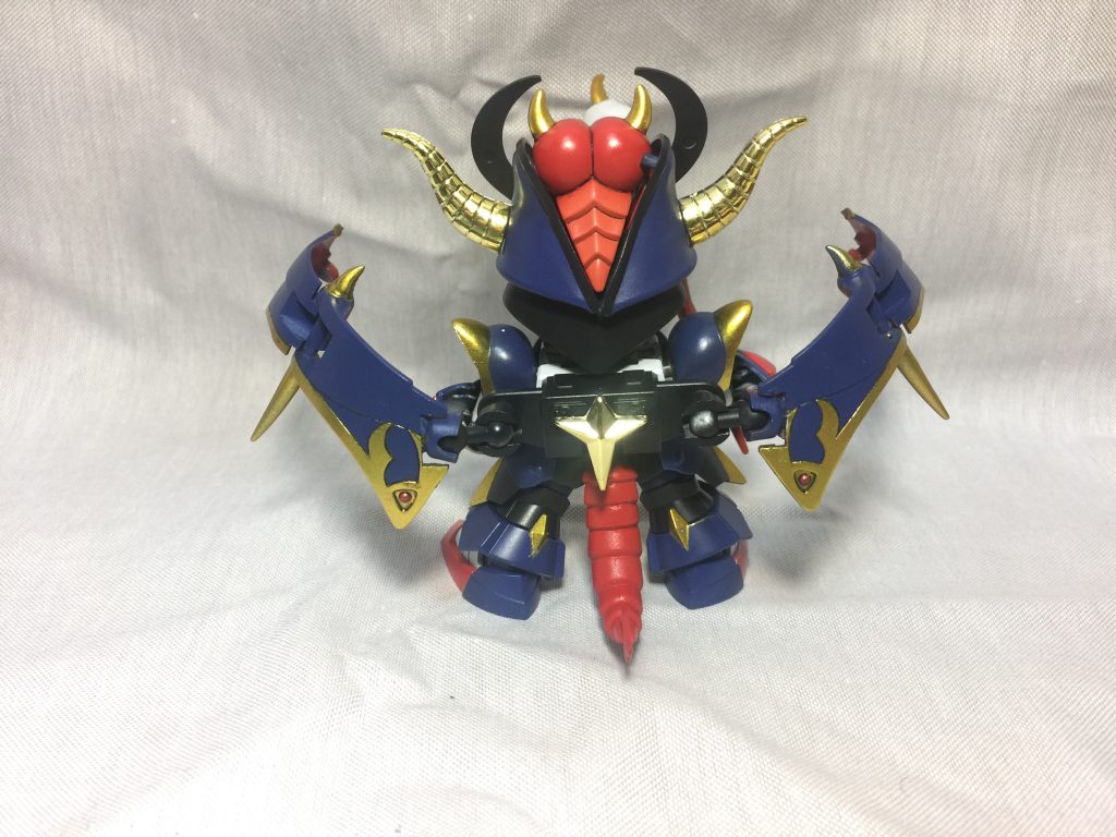 背中面、
マント兼翼はボールジョイントに変更。
外連味出せるようになりましたが、少し関節のプラモっぽさが目立つ。