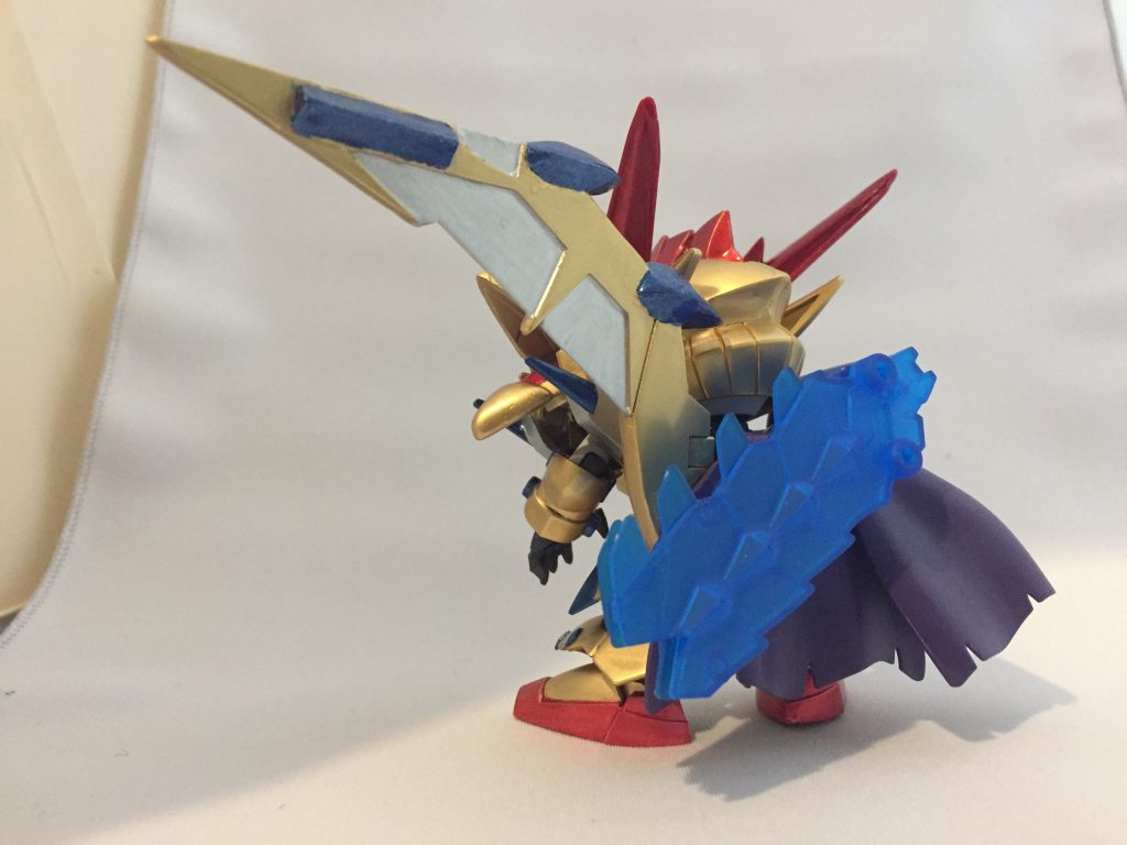 ジーエンアルトロンの翼をゼロのマントに接続しました。マントは左右に広がりやすいように干渉部分を切断しています。