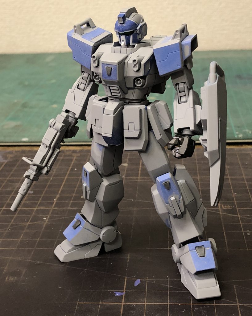 形状に関しては頭部のアレンジとフンドシ下部を短く変更。ハンドパーツはHGUCジム改などに入っているものに交換しています。