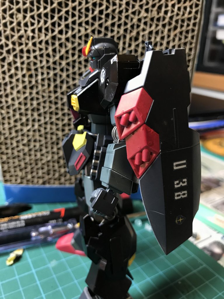 横はこんな感じに…
胴体は胸部ダクト以外ほとんど加工していません