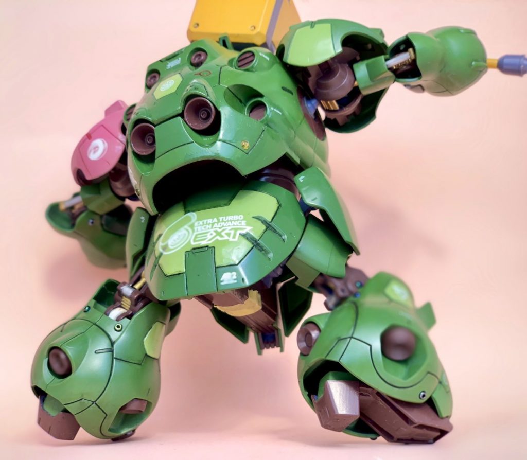 バックショット。ビーズが所々見えますね。カエルみたいで可愛い。🐸