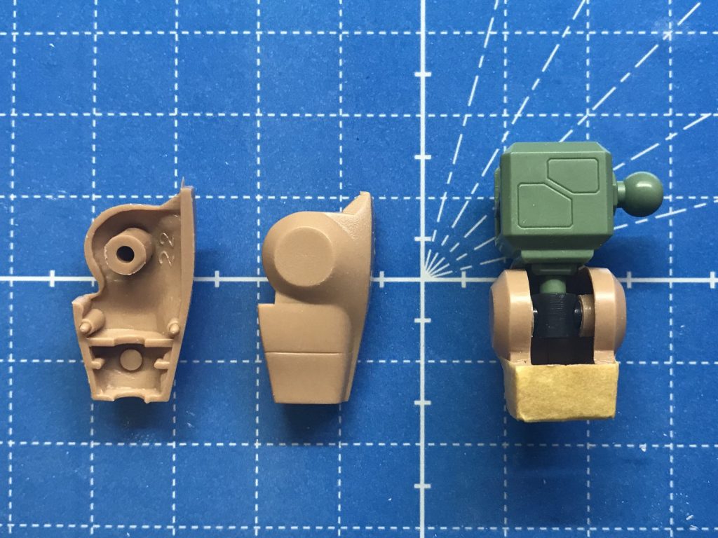 前腕はMS-06R同様旧キットから拝借。