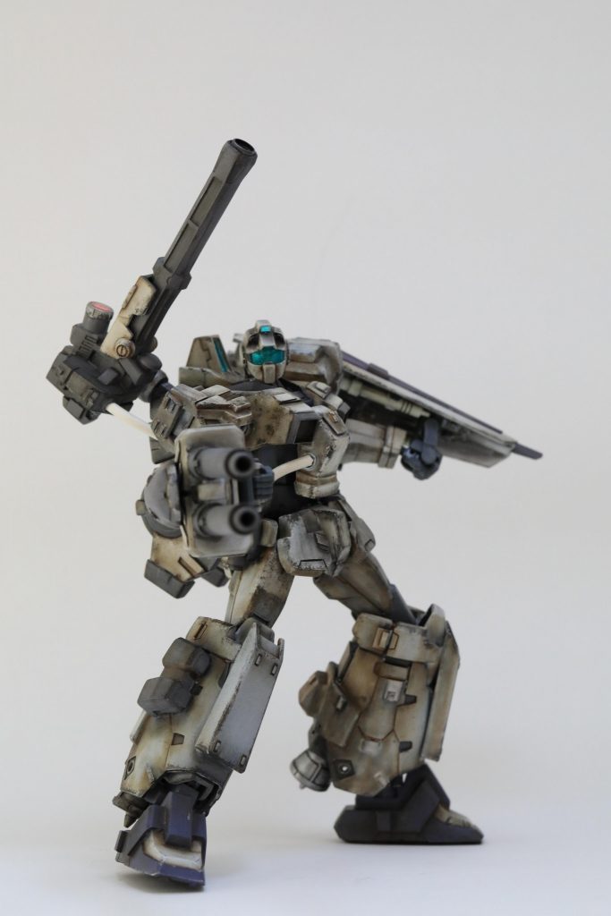 GM/GMにサーペントカスタムのパーツを加工して着せていく感じにしました。
基本はセイラマスオさんの作例通りです。
どうしても付けられない場合はプラ板やディテールアップパーツを使い、アーマーを作りました。