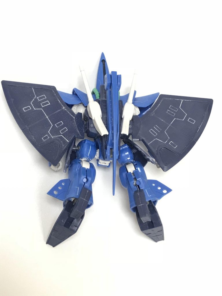 背中もしっかり筋彫りでモールドを入れました。