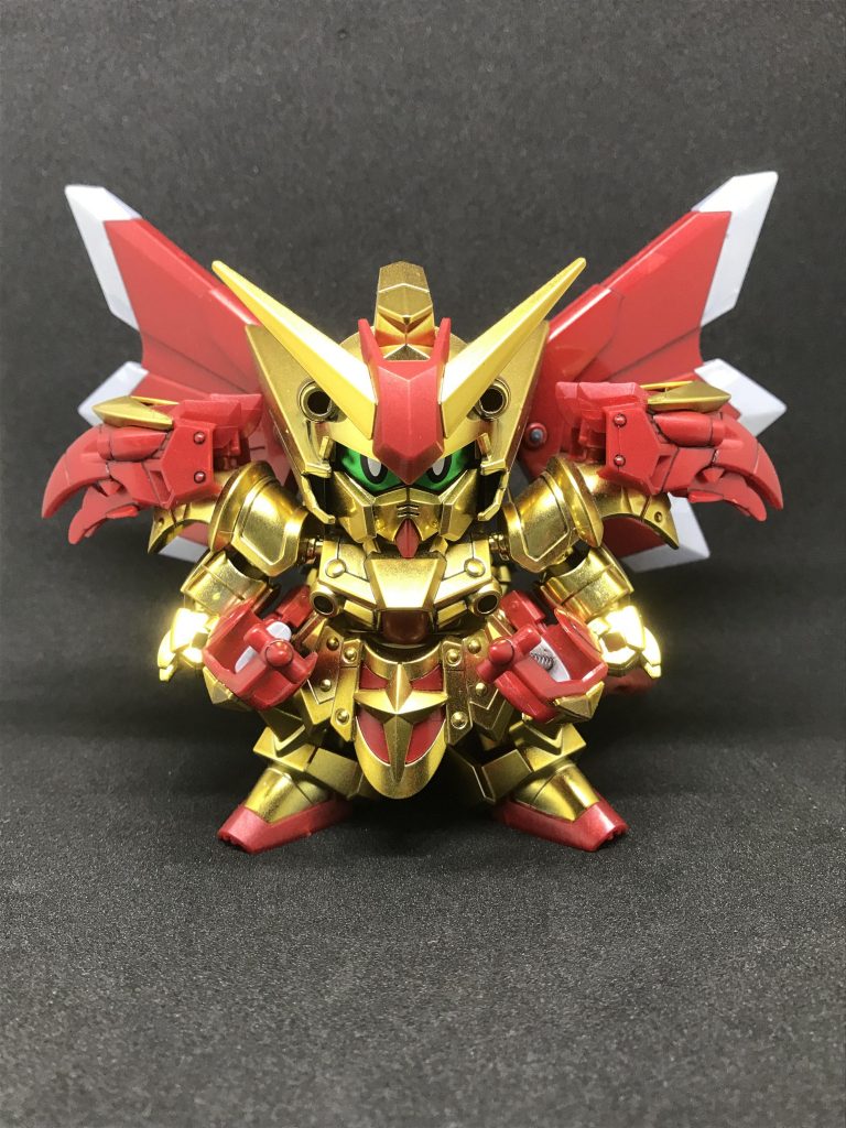 金メッキの成型色が綺麗で、落とすこと勿体なくてできませんでした!
なので、シールとスミ入れしてからの半光沢トップコートです。