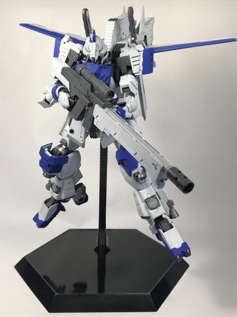 スナイパーライフル
箱組みで軽めに作りましたが、左の平手が緩いので上手く保持出来ず
あまり意味はありませんが、ストックは一応伸縮可能