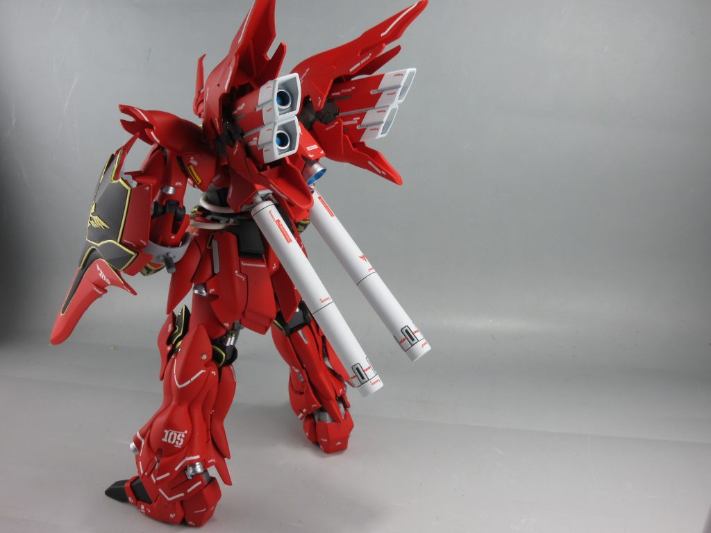 プロペラントタンクは継ぎ目消して、塗り分けとデカールにて情報量をアップ。
背面のバーニアはコトブキヤのバーニアに変換しています。