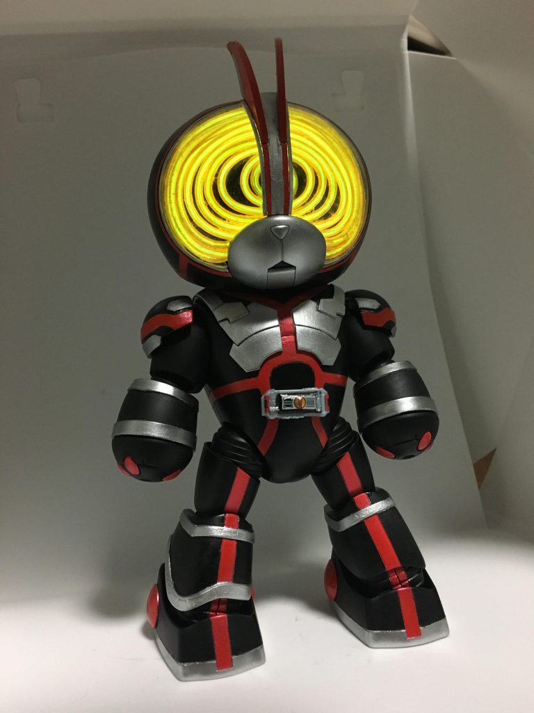 顔にはネオワイヤーっていうLEDをぐるぐる巻きに。ゆるい感じの巻きで、かわいさup？