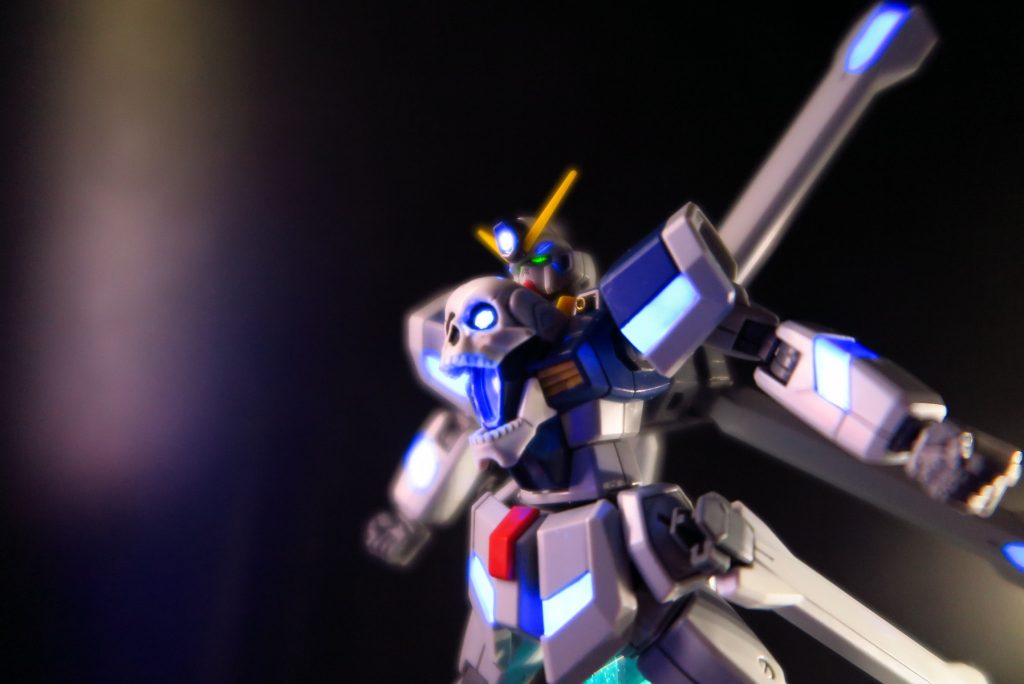 口をカパっと
口の中にも若干の蛍光塗料を塗ってあって、今にもビーム出そうな感じを演出