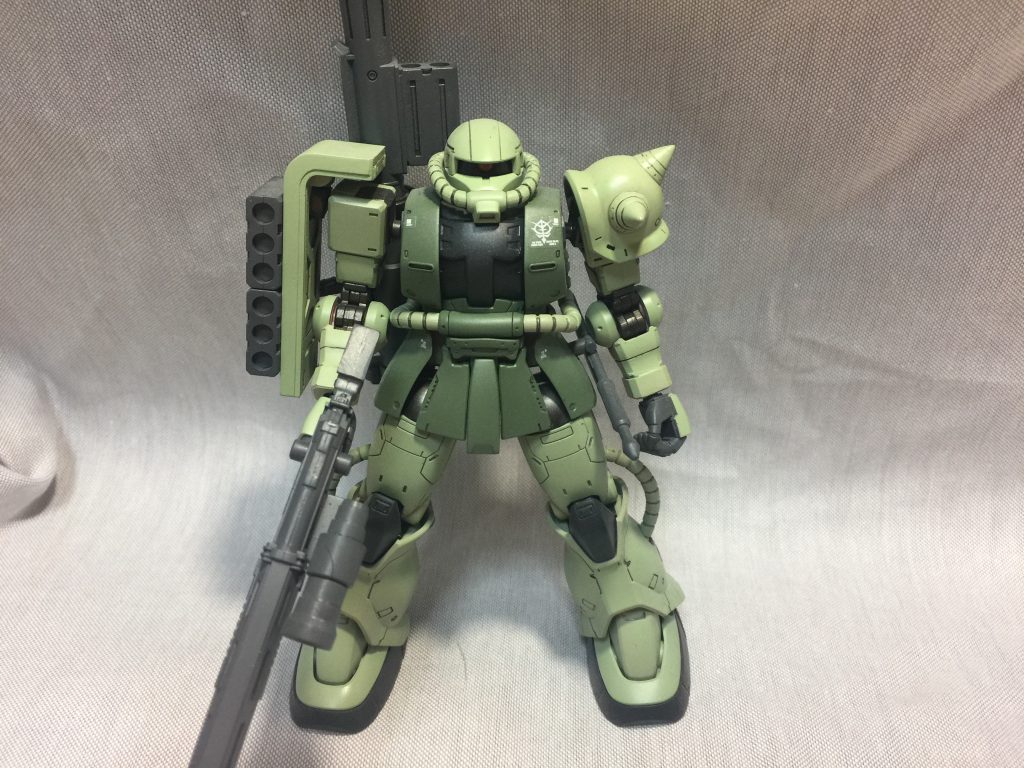 対艦ライフルが長すぎて持て余します。
持ち手にも角度がついていて特定のポーズ専用でしょうか？