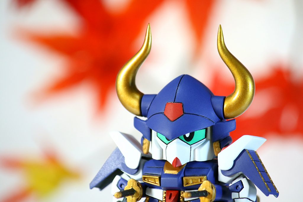 武者シリーズ初期も初期なのに、ガンダムを大胆に逸脱したデザイン。かっこいい…