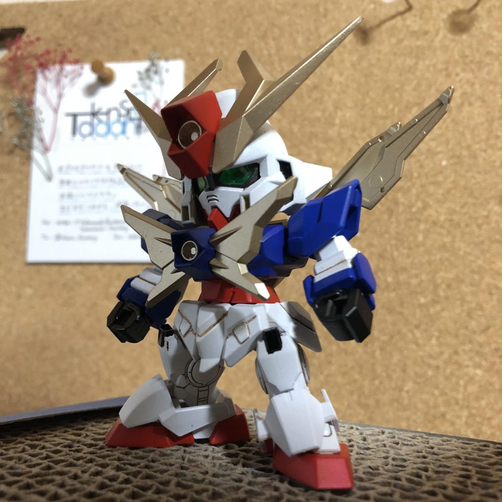 写真にする時にどの角度にパーツがあればカッコいいか等、様々な角度の調整を行いながらポージングしました。