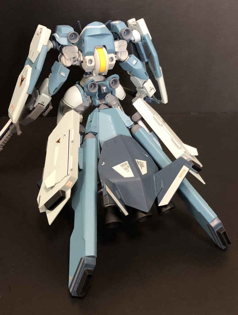 ［試験兵装］
その見た目が、ウエディングドレスの引き裾を連想させることから、主に「トレーン」と呼ばれるスカートユニット。
中央のリアスカートにブースターユニットと二機のプロペラントブースターが装着され、プロペラントブースターのさらに外側にスラスターユニットが装備されている。
それぞれが単体で機体各所に装備出来き、スラスターユニット単体での運用時は主に両肩のシールドの代わりに装備される。