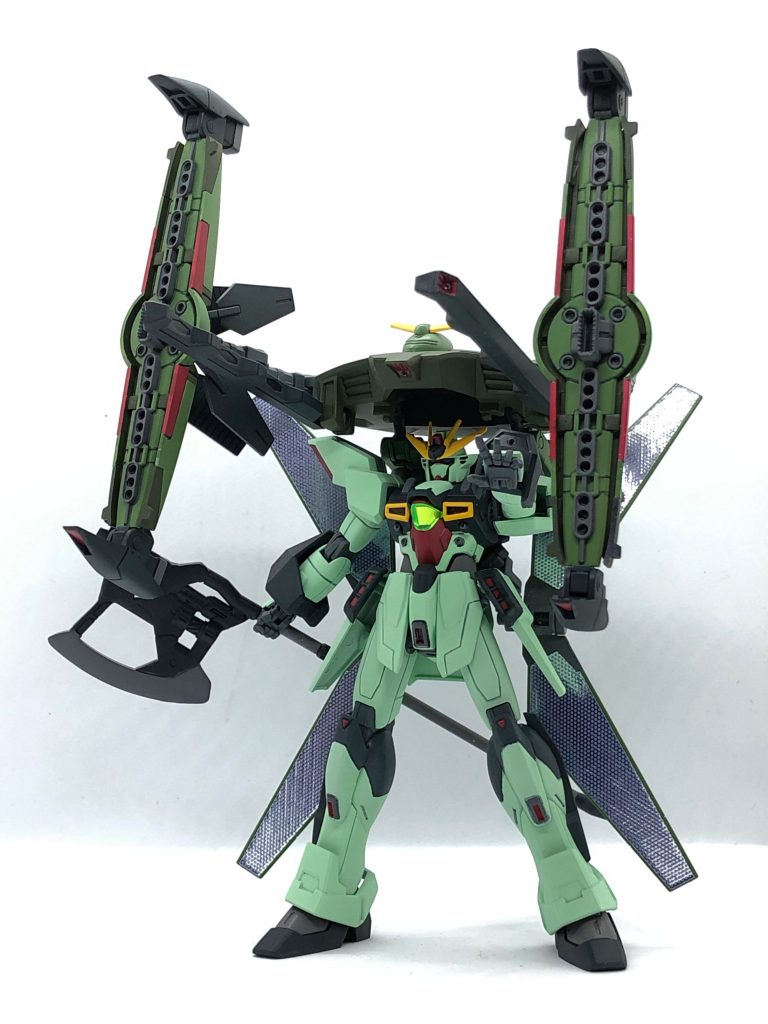 本機の目玉、先端部にある誘導プラズマ砲「フレスベルグ」、バックパック両側に設置された88mmレールガン「エクツァーン」、ディバイダー内に搭載された19連装ビーム砲群「ハモニカ砲」によるフルバースト形態。「フレズベルグ」と「ハモニカ砲」はサテライトシステムと接続されている為、マイクロウェーブを受信すれば高出力のビーム砲を長時間照射する事が可能になる。